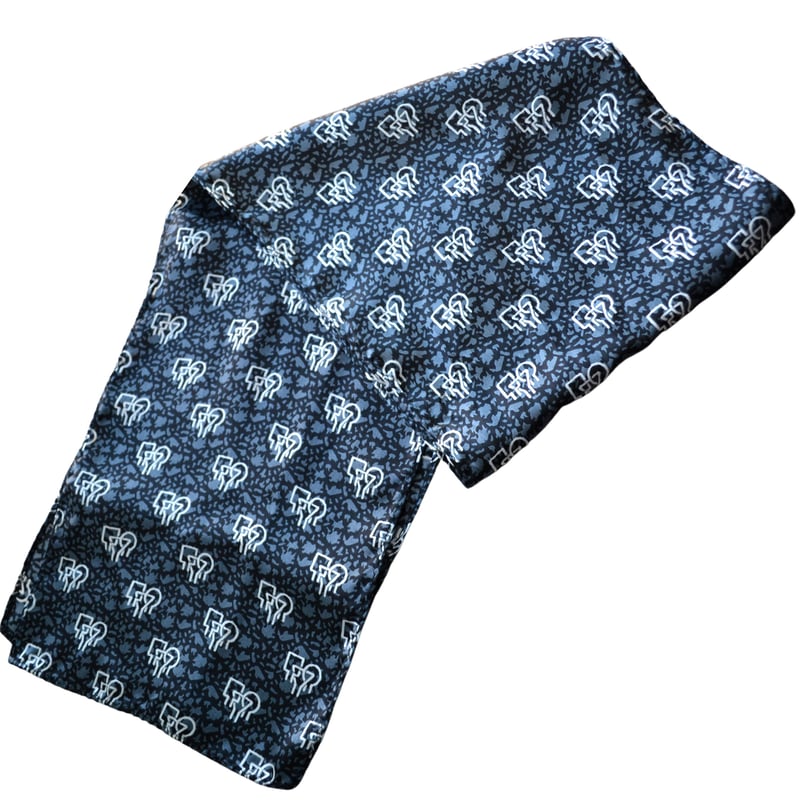Scarf with White Beakers